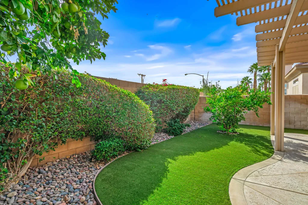 43774 Royal Saint George Drive, Indio, California 92201 home-pic-37