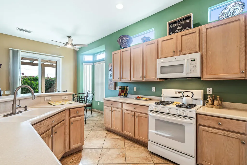 43774 Royal Saint George Drive, Indio, California 92201 home-pic-15