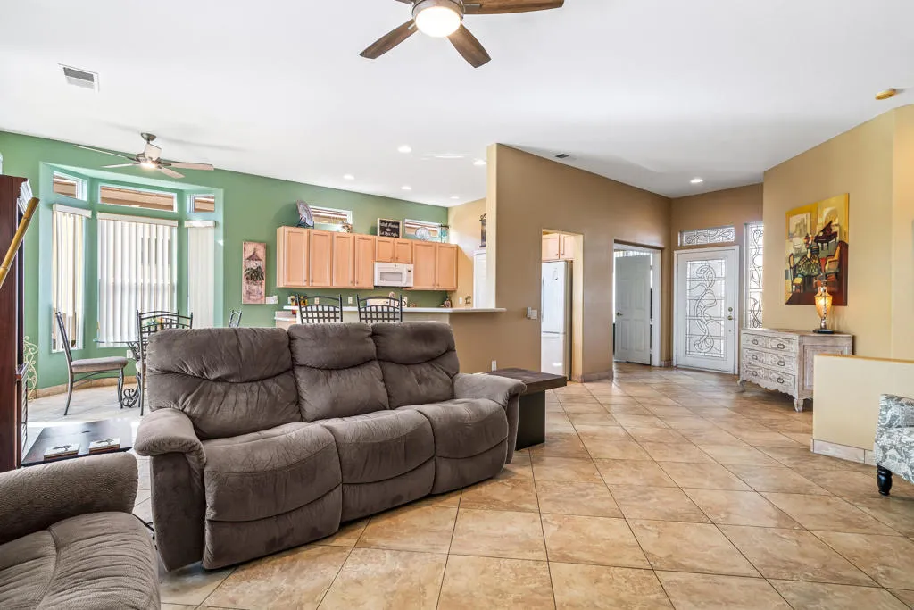 43774 Royal Saint George Drive, Indio, California 92201 home-pic-8