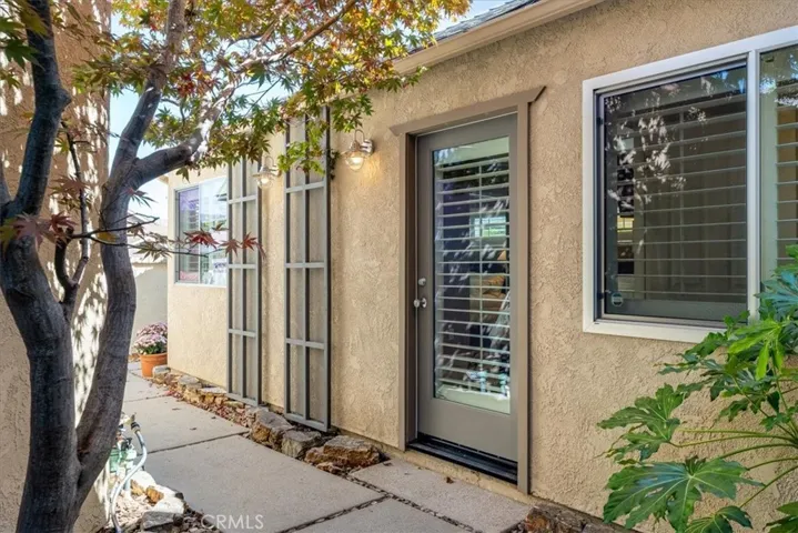 1129 Vista Del Lago, San Luis Obispo, California 93405
