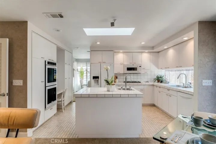 1129 Vista Del Lago, San Luis Obispo, California 93405