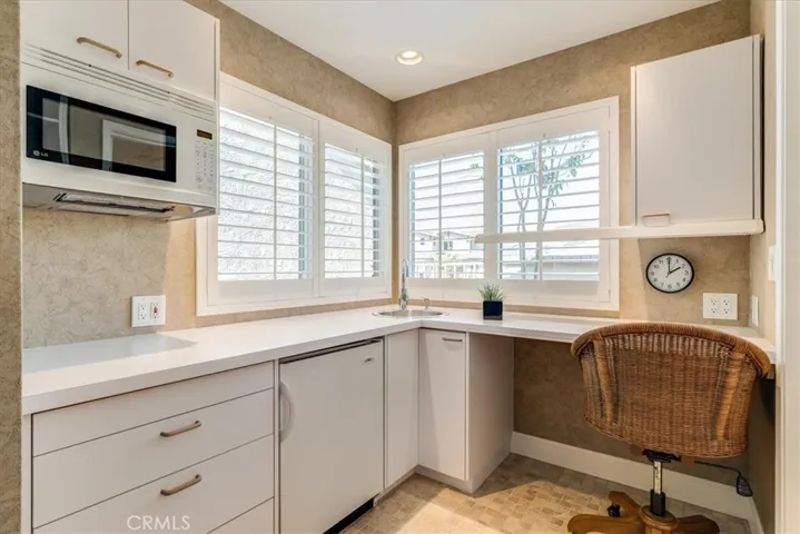 1129 Vista Del Lago, San Luis Obispo, California 93405