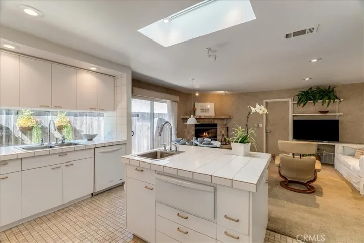 1129 Vista Del Lago, San Luis Obispo, California 93405