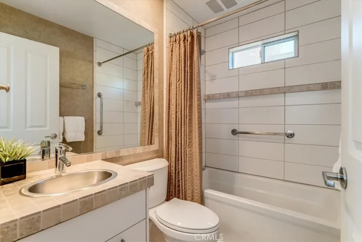 1129 Vista Del Lago, San Luis Obispo, California 93405