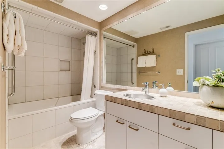 1129 Vista Del Lago, San Luis Obispo, California 93405
