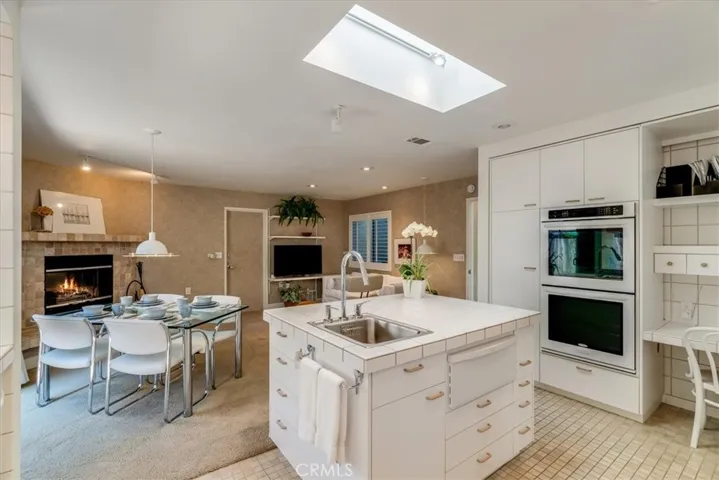 1129 Vista Del Lago, San Luis Obispo, California 93405