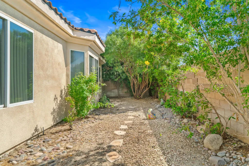 80157 Royal Birkdale Drive, Indio, California 92201 home-pic-33