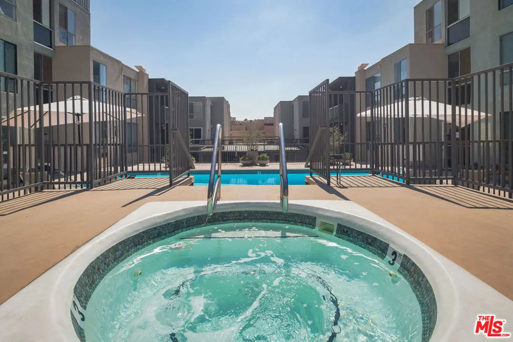 1745 Camino Palmero Street 327, Los Angeles, California 90046 home-pic-15