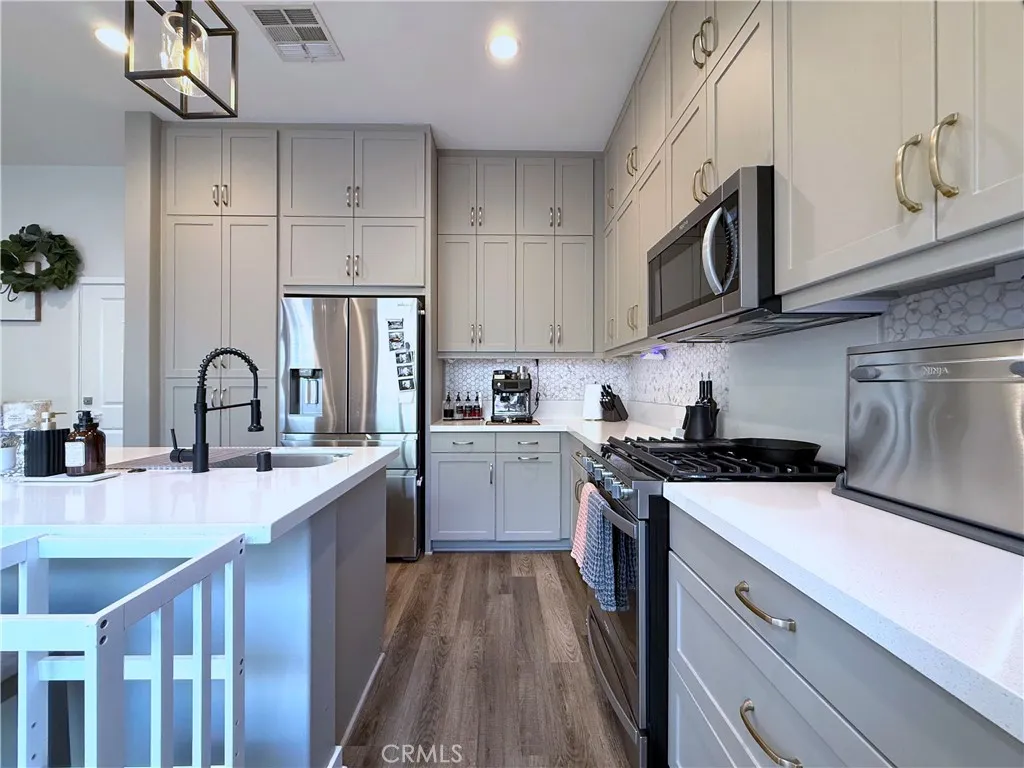 4173 Horvath 103, Corona, California 92883 home-pic-6