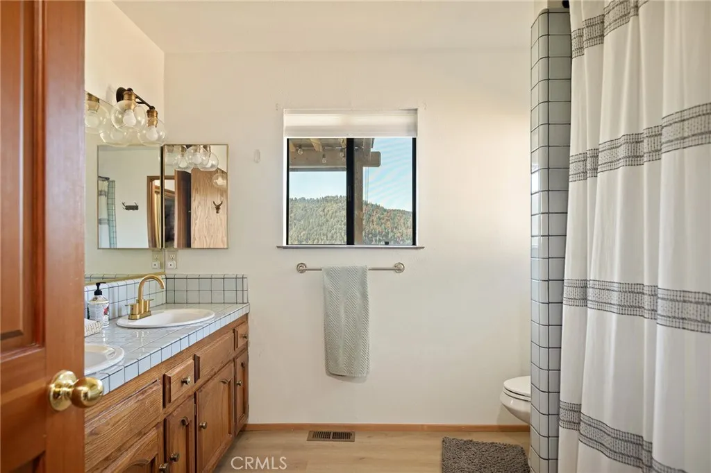 404 Darfo, Crestline, California 92325 home-pic-26