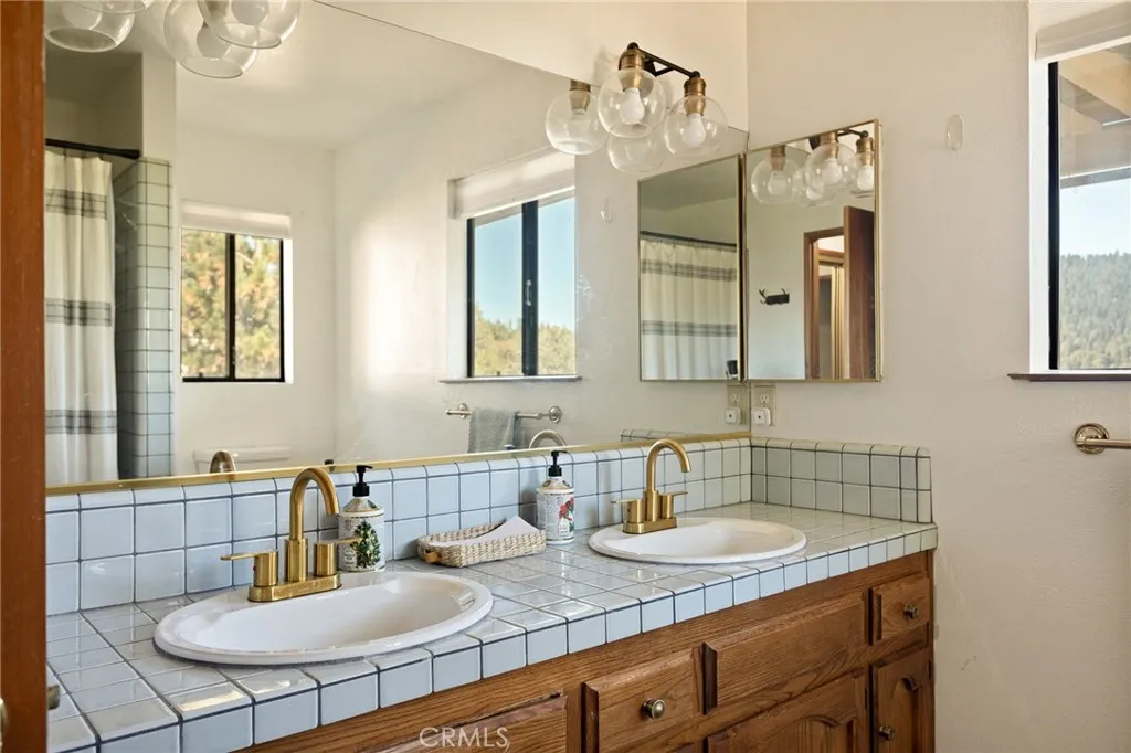 404 Darfo, Crestline, California 92325 home-pic-27