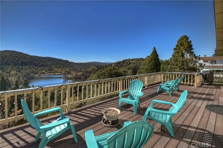 Oversized Deck PERFECT for Entertaining!