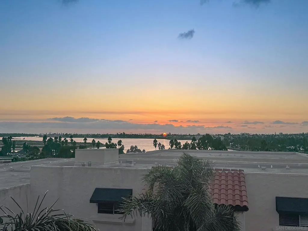 2514 Clairemont Drive  home-pic-50