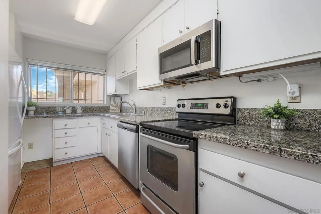 2514 Clairemont Drive  home-pic-22