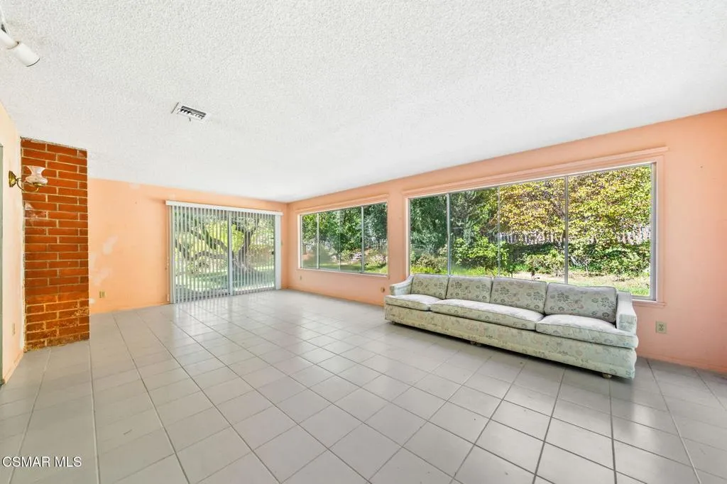 15877 Beaver Run Road, Canyon Country, California 91387 home-pic-39