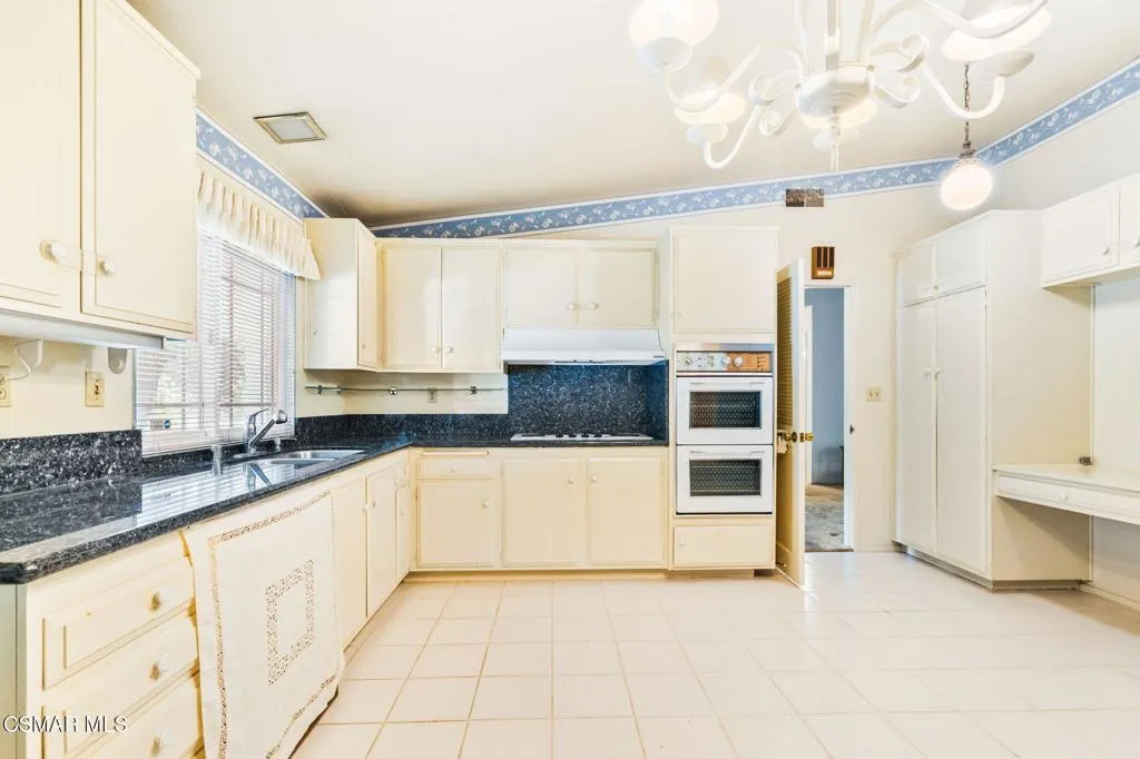 15877 Beaver Run Road, Canyon Country, California 91387 home-pic-18