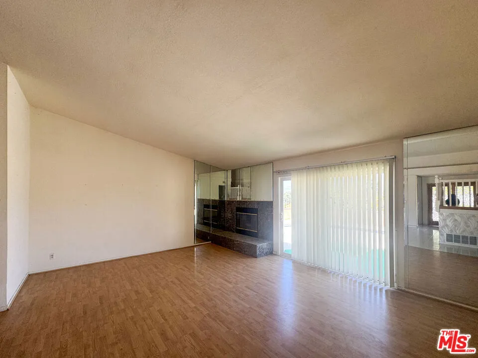 766 Wishard Avenue, Simi Valley, California 93065 home-pic-4