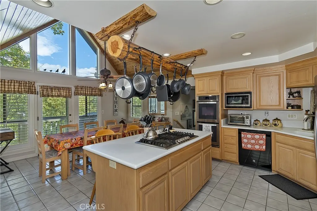 28220 Bern Lane, Lake Arrowhead, California 92352 home-pic-9