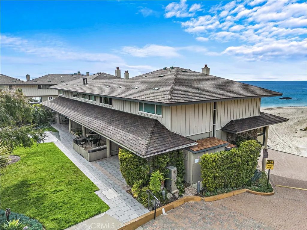 BEACH ACCESS VIA THE DRIVEWAY