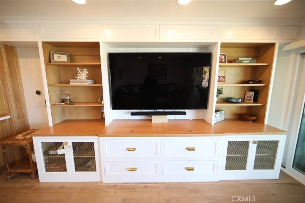ENTERTAINMENT CENTER