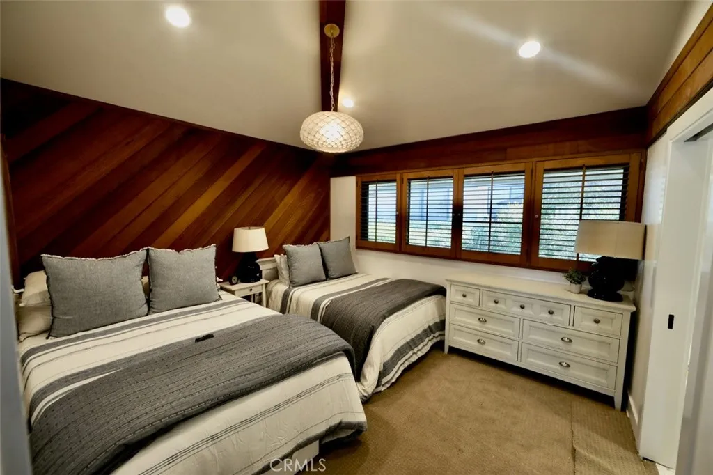 2 FULL BEDS