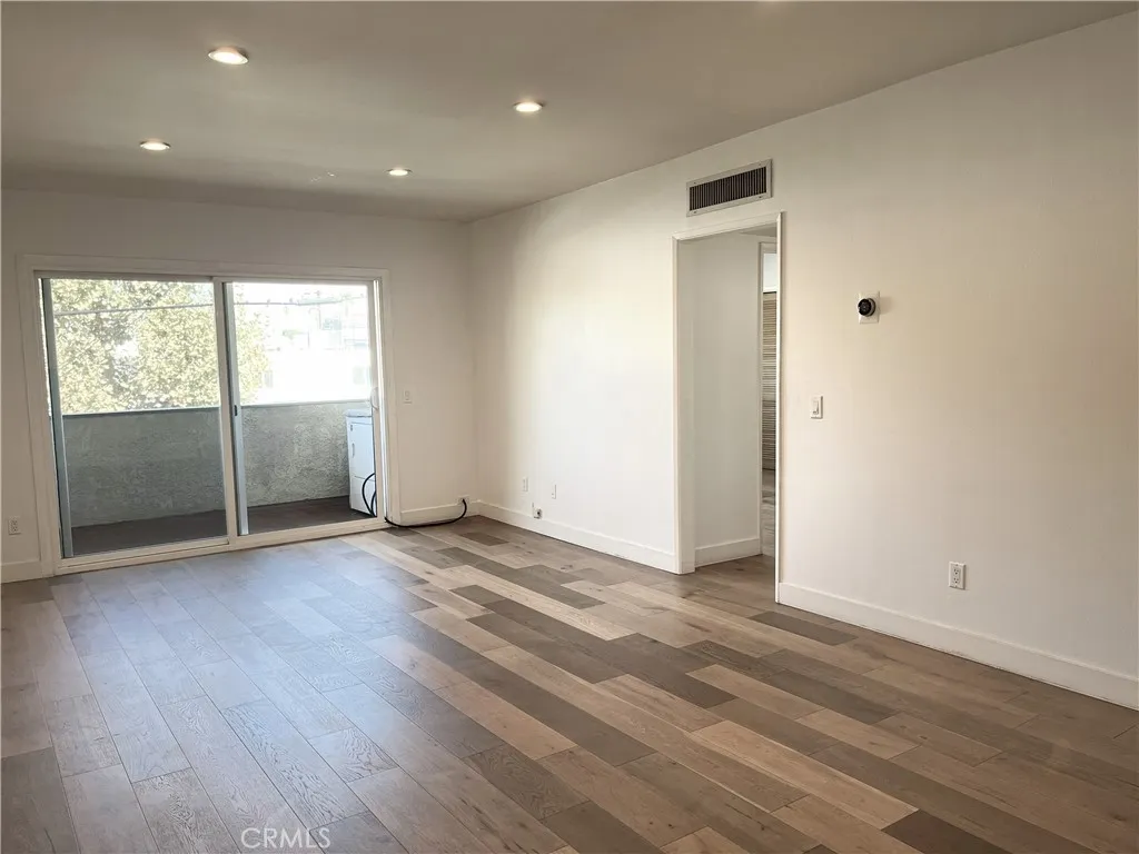 6255 Woodman 203, Valley Glen, California 91401 home-pic-5