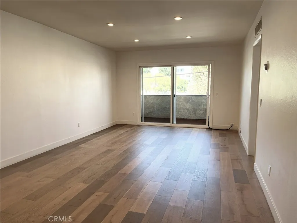 6255 Woodman 203, Valley Glen, California 91401 home-pic-4