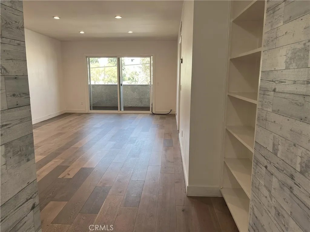 6255 Woodman 203, Valley Glen, California 91401 home-pic-3