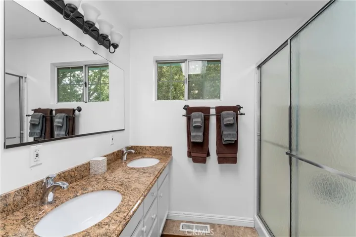 955 Teakwood Drive, Lake Arrowhead, California 92352