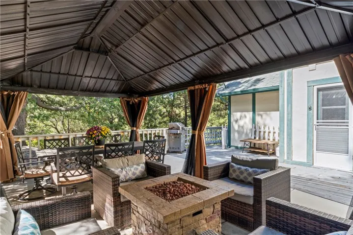 955 Teakwood Drive, Lake Arrowhead, California 92352