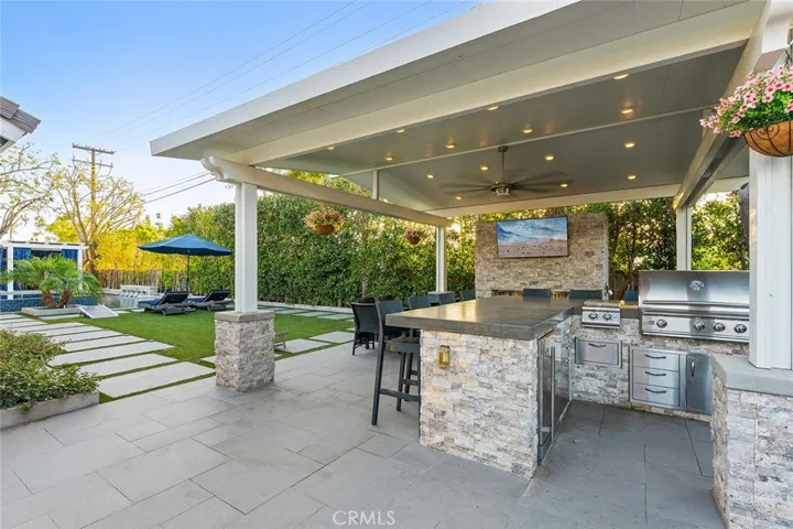 Outdoor Kitchen