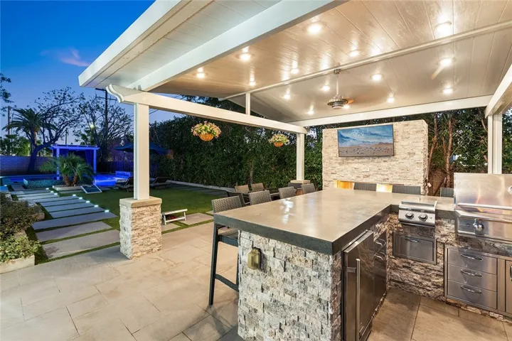 Outdoor Kitchen