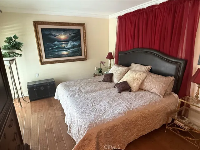 Bright bedroom, with a Juliette balcony