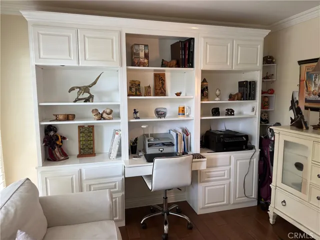 Bedroom on the main floor- also can be an office
