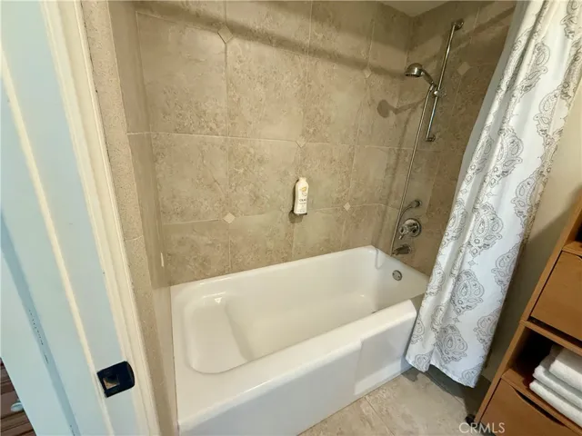 Deep soaker tub