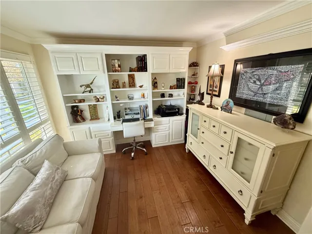 Bedroom on the main floor- also can be an office
