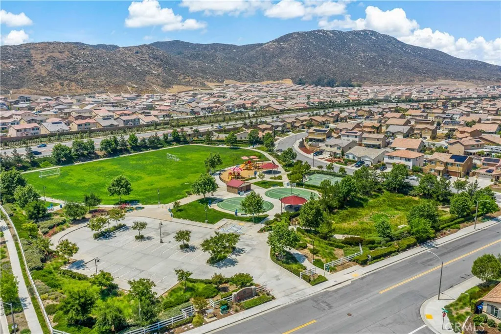 32323 Roman Warren, Winchester, California 92596 home-pic-33