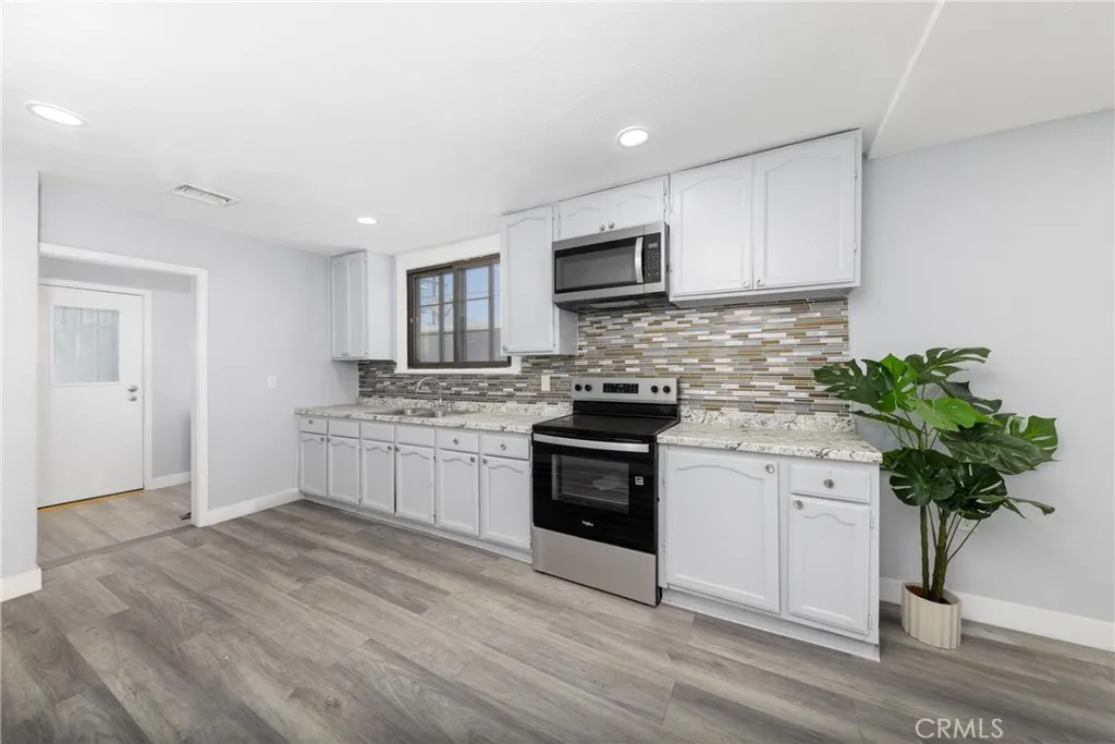 719 W Century, Los Angeles, California 90044 home-pic-8