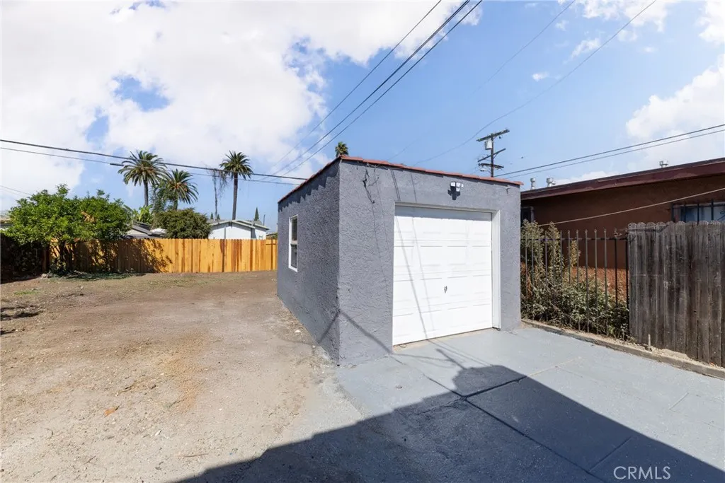 719 W Century, Los Angeles, California 90044 home-pic-29