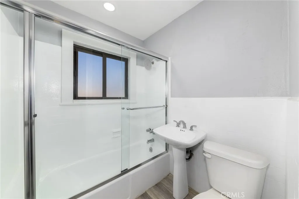 719 W Century, Los Angeles, California 90044 home-pic-9