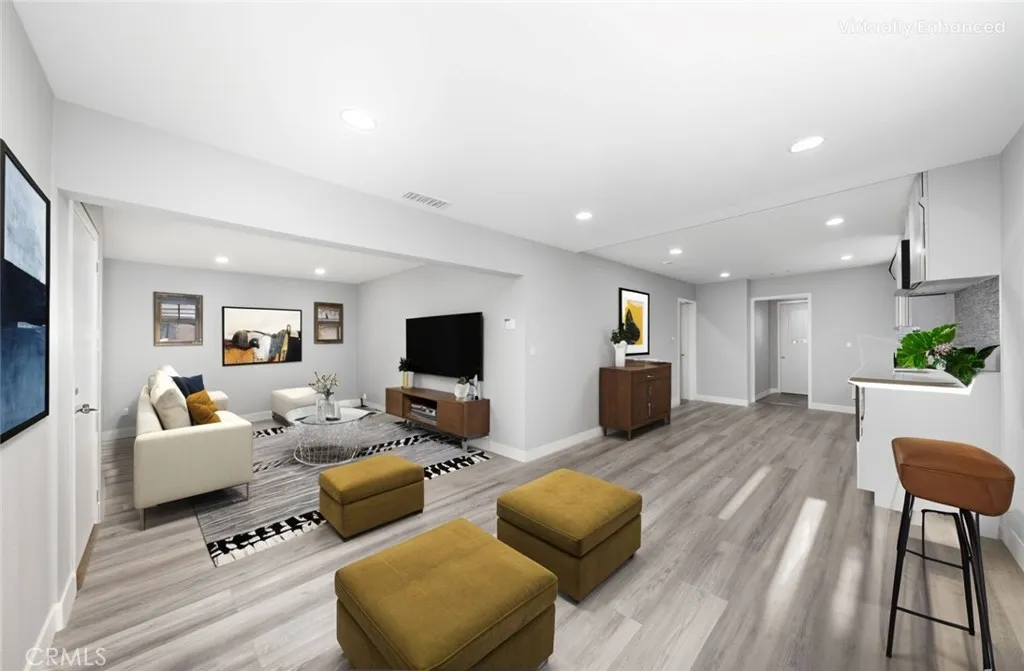 719 W Century, Los Angeles, California 90044 home-pic-1