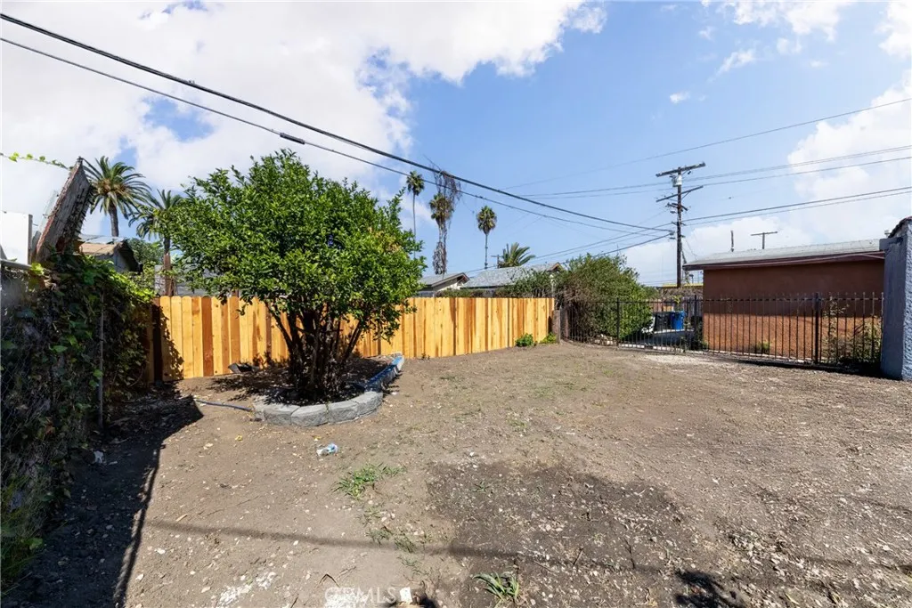 719 W Century, Los Angeles, California 90044 home-pic-32