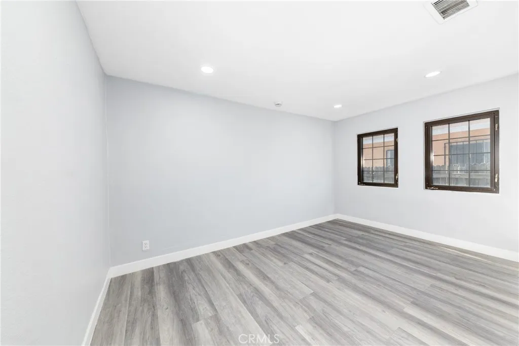 719 W Century, Los Angeles, California 90044 home-pic-22