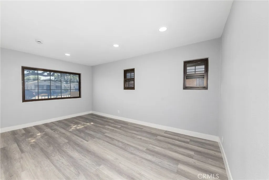 719 W Century, Los Angeles, California 90044 home-pic-11