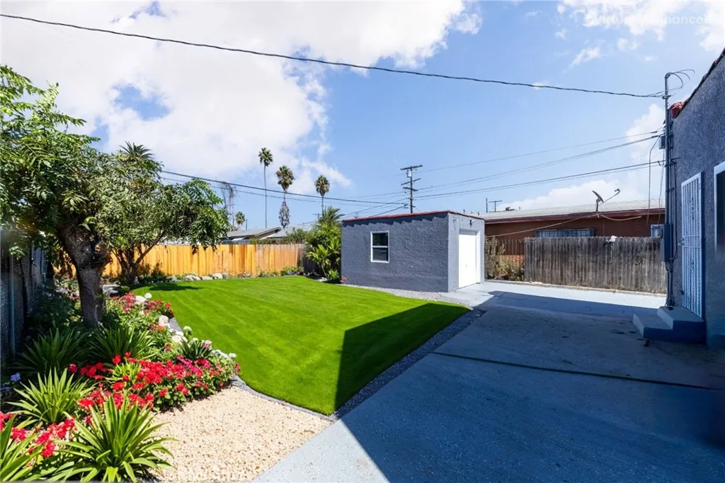 719 W Century, Los Angeles, California 90044 home-pic-25
