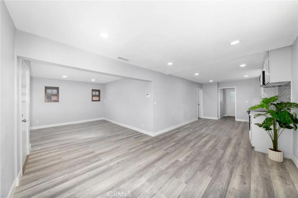 719 W Century, Los Angeles, California 90044 home-pic-7