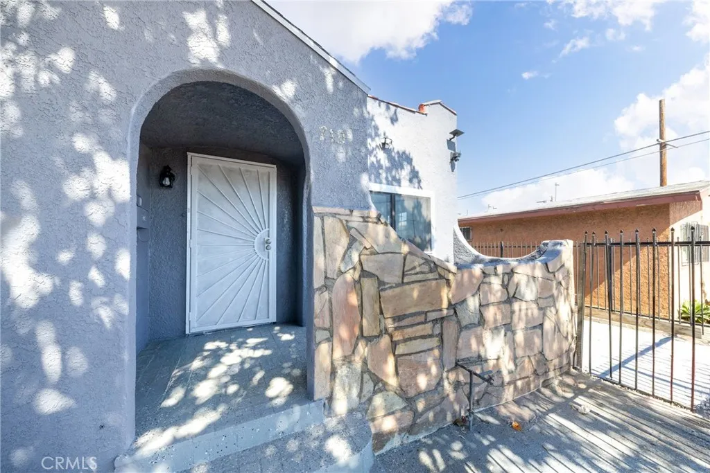 719 W Century, Los Angeles, California 90044 home-pic-2