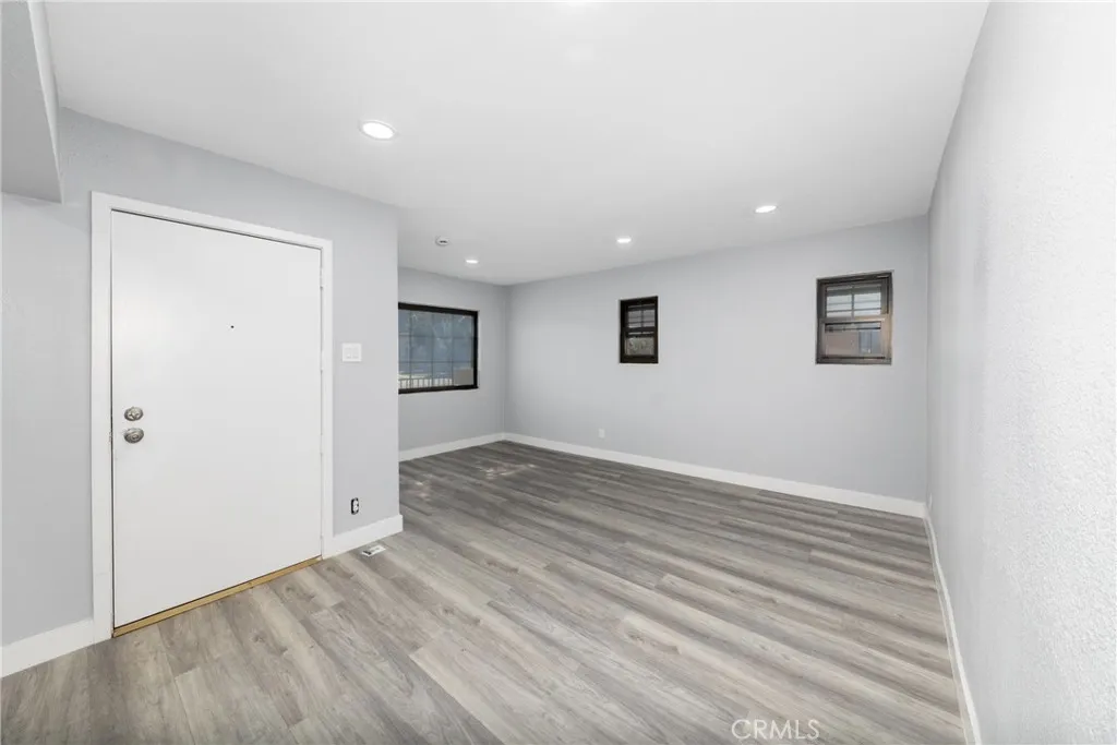 719 W Century, Los Angeles, California 90044 home-pic-10
