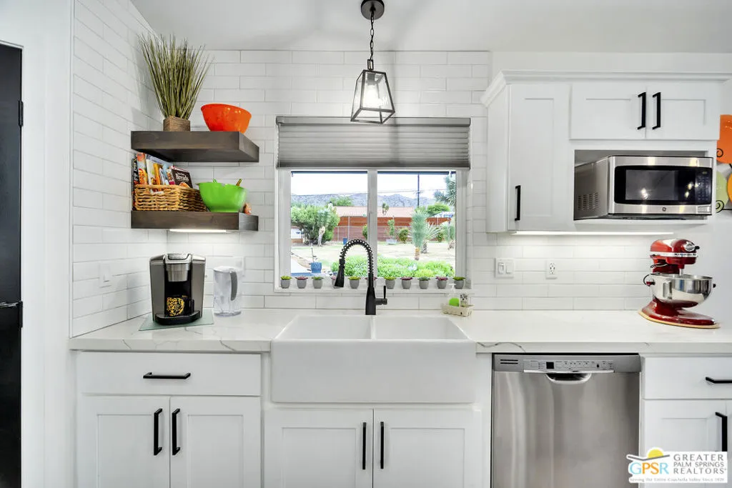 57745 San Tropeze Drive, Yucca Valley, California 92284 home-pic-16