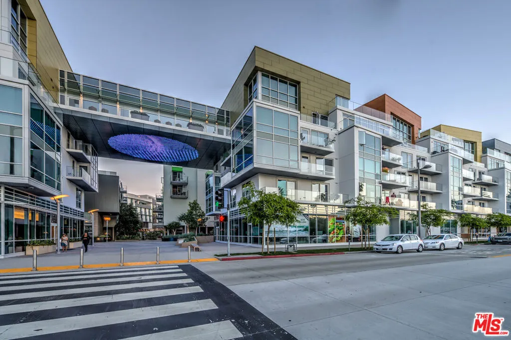1705 Ocean Avenue 206, Santa Monica, California 90401 home-pic-20